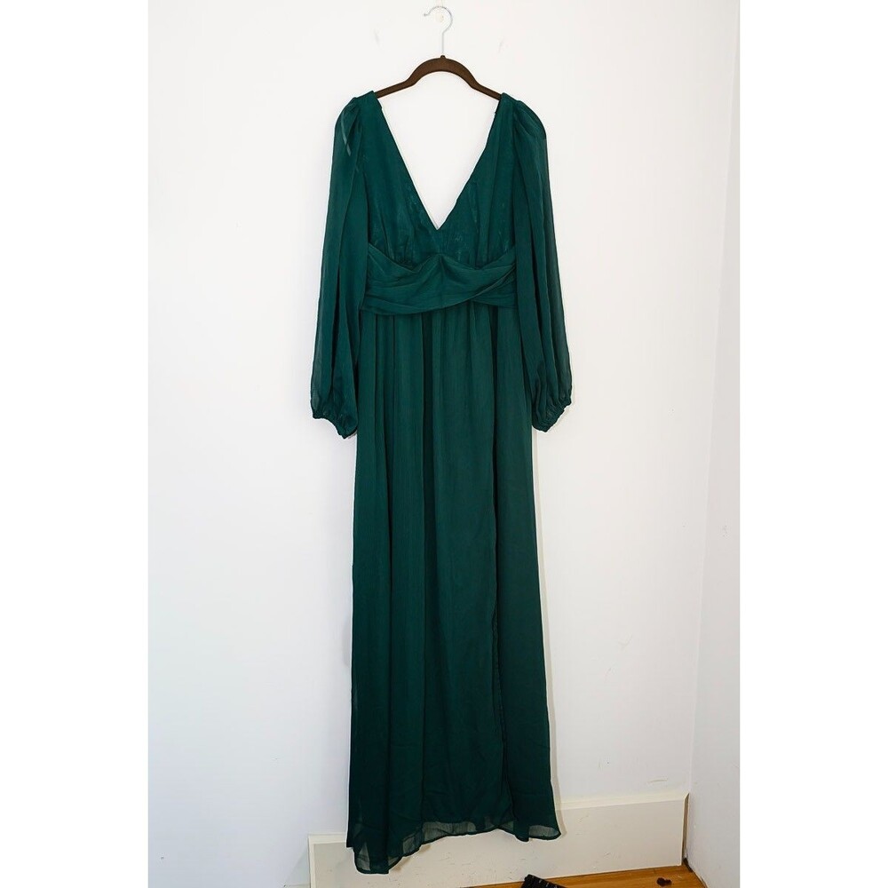 Lulus Dress M Green Event Occasion Wedding guest Party longsleeve v-neck Satin
